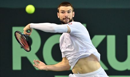 Rodionov lobs Shapovalov to perfection