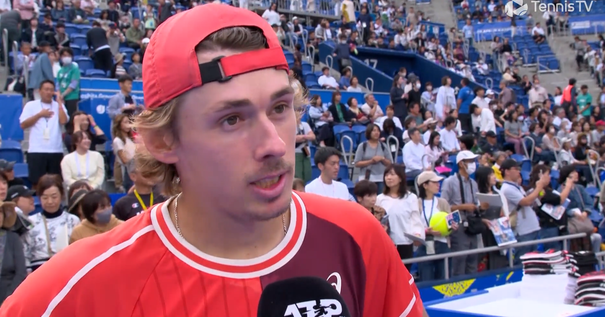 No. 4 seed de Minaur reaches QFs in Tokyo