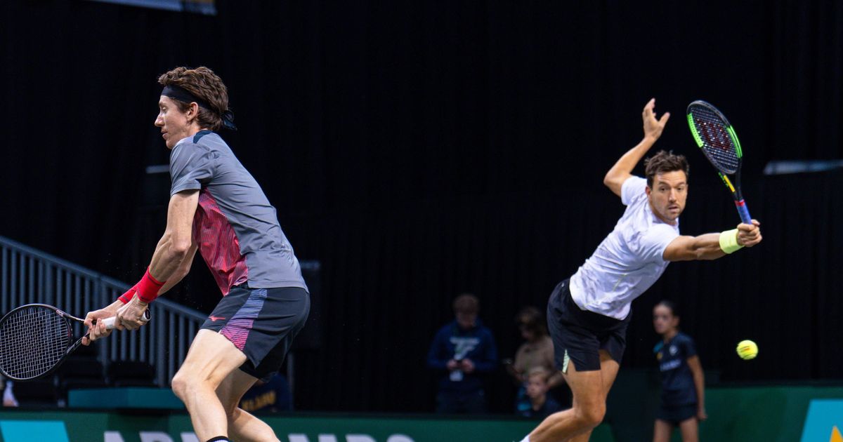 A. Mies & J. Smith vs L. Glasspool & J. Rojer