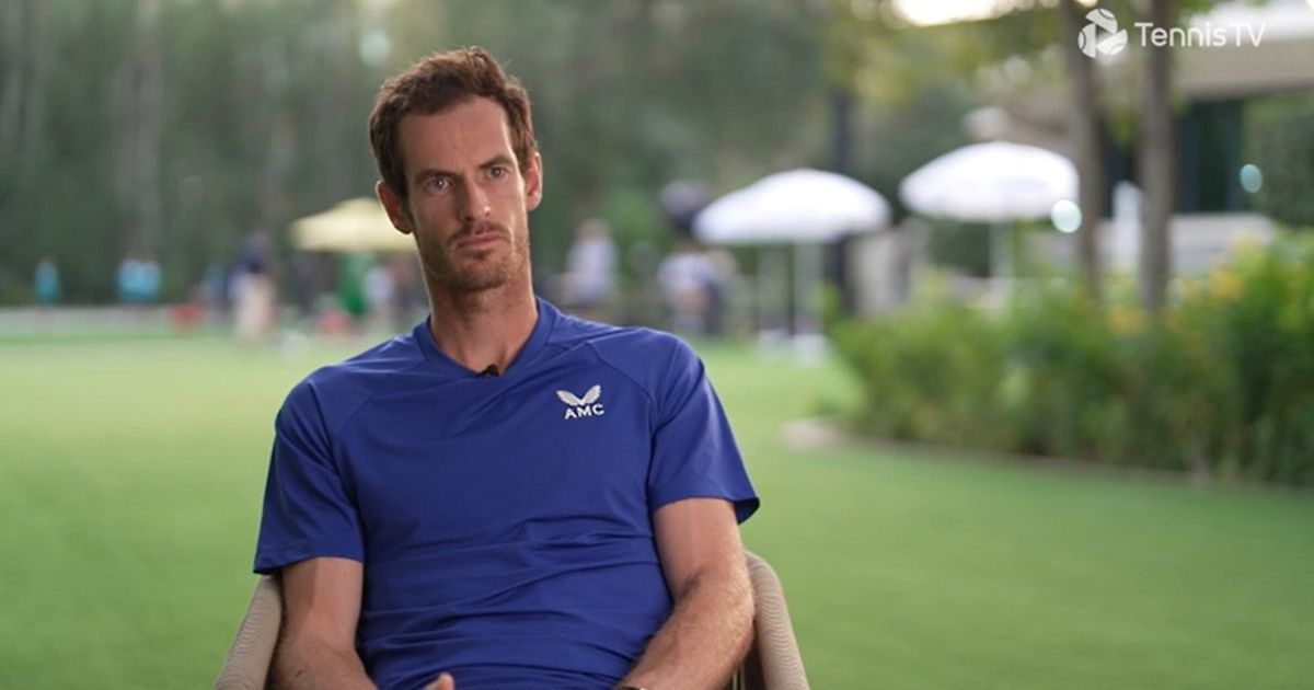 Murray on the change of his racket strings!