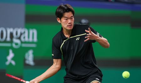 Wu Yibing prepares a shot during his October 7, 2026 Shanghai Masters match with Michael Zheng.